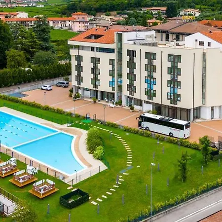 Ξενοδοχείο Kona Verona 4*